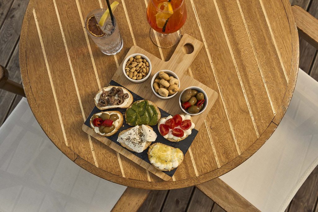 Bagni Sirena- Aperitivo vista mare sulla terrazza