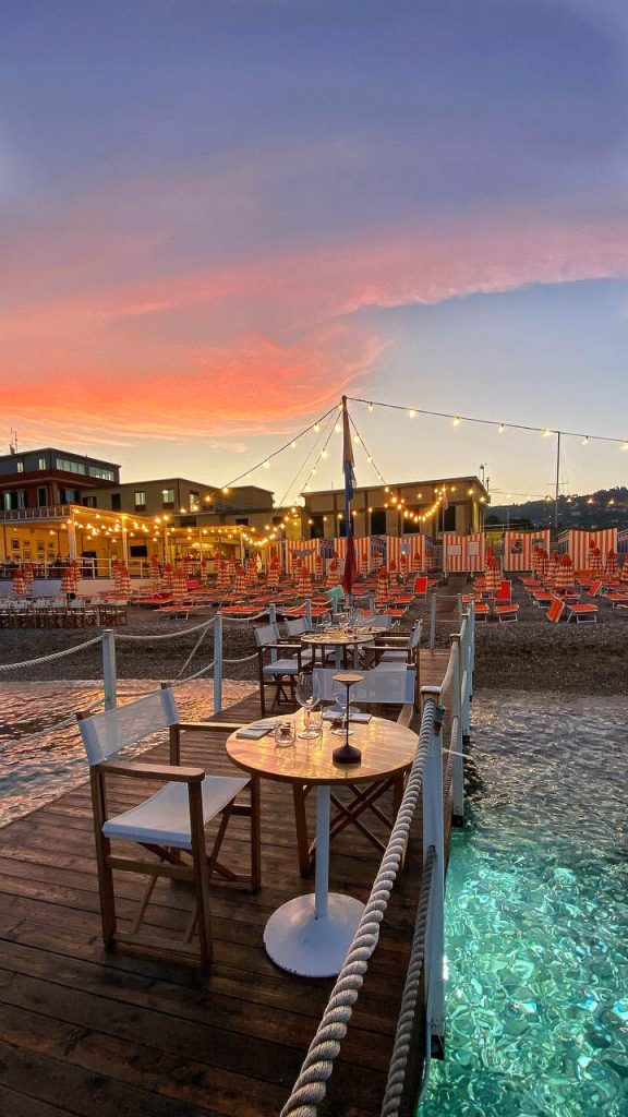 Bagni Sirena-Cena al tramonto sul pontile immerso nel mare di Santa Margherita ligure