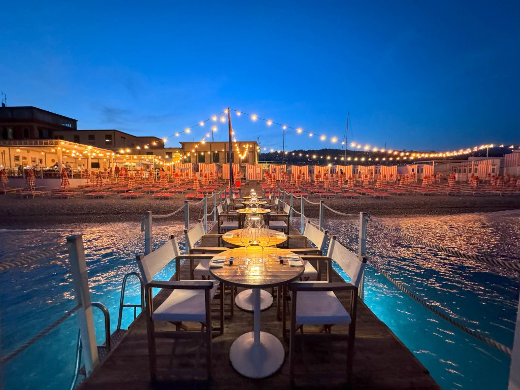 Bagni Sirena-Cena elegante sul pontile immerso nel mare di Santa Margherita ligure