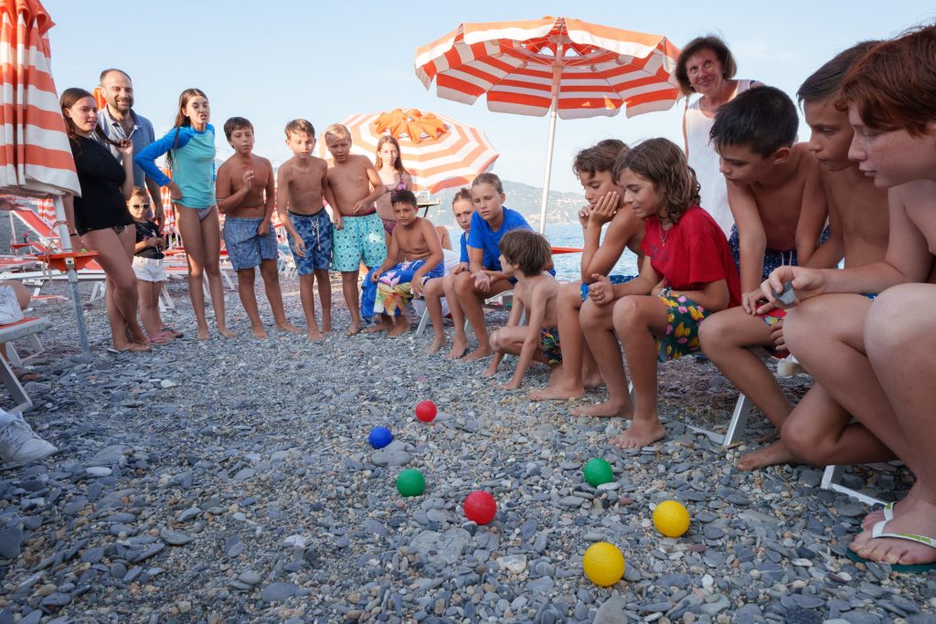 Bagni Sirena-Olimpiadi sfida di bocce sulla spiaggia