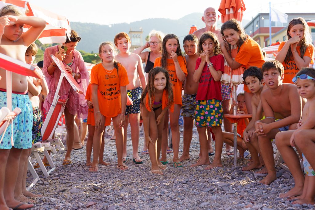 Bagni Sirena-Olimpiadi sfida di bocce sulla spiaggia dello stabilimento