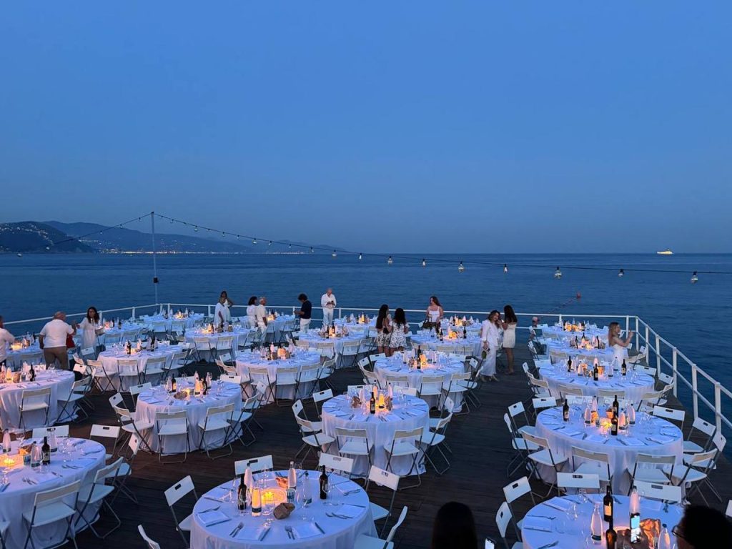 Bagni Sirena-Tavoli per evento vista mare
