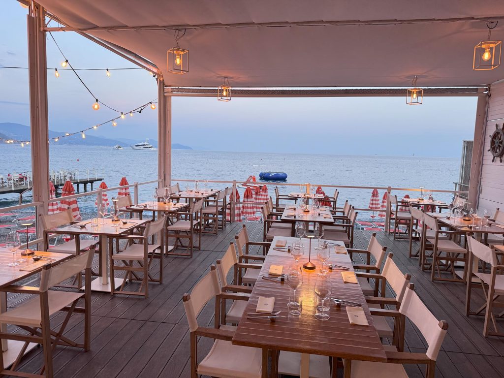 Ristorante Bagni Sirena - Tavoli vista mare della veranda